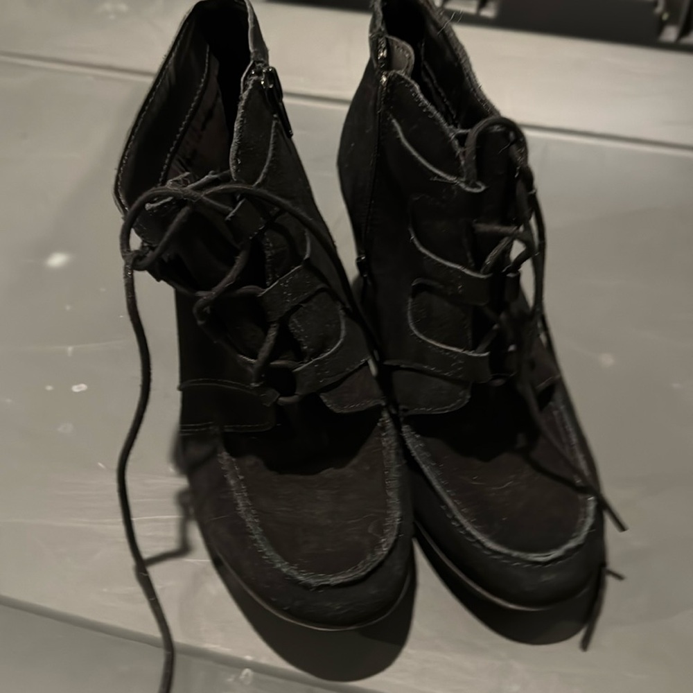 Nine wear booties